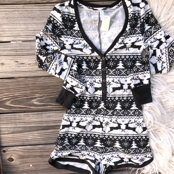 Aeropostale Other - {LLD} Holiday “Reindeer”Gray Sleep Romper